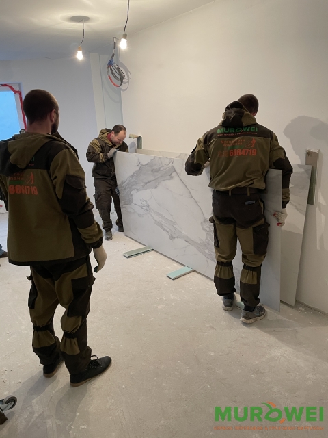 Podnoszenie płyt wielkoformatowych o wymiarach 2600/1200 mm