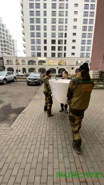 Podnoszenie kamiennej wanny