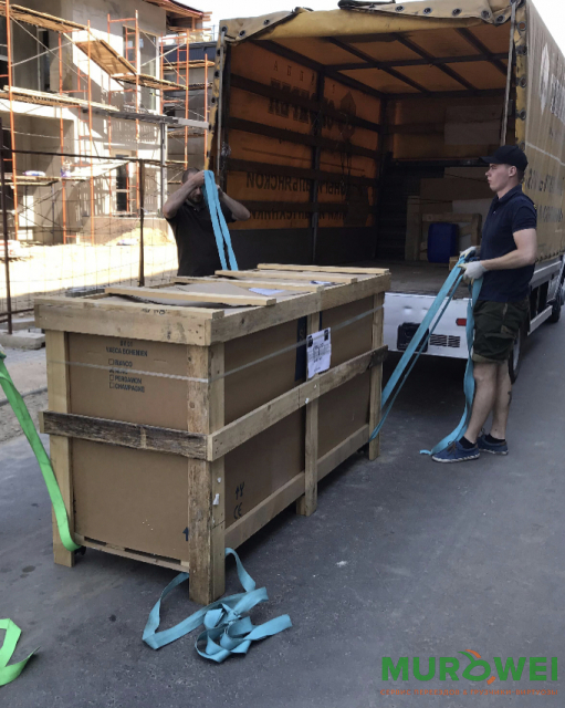 Podnoszenie kamiennej wanny