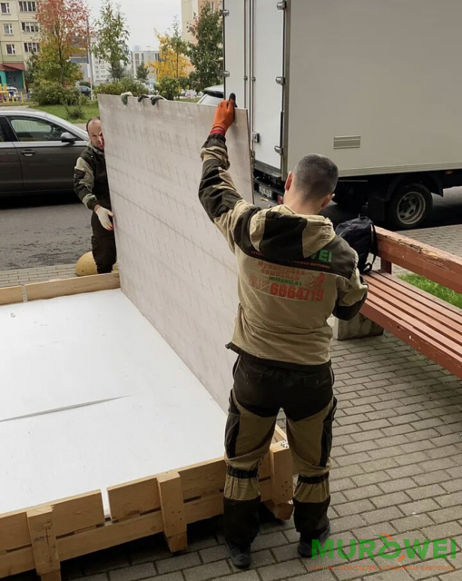 Wspinaczki przemysłowe jako sposób podniesienia większej płytki zewnętrznej metodą zewnętrzną.