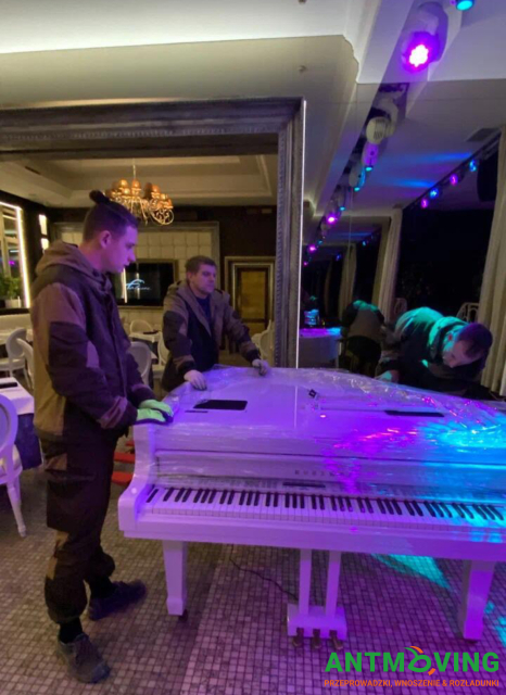 Transport fortepianu na ślub