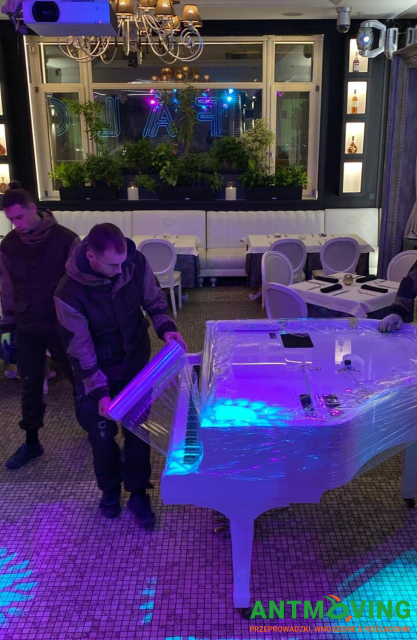 Transport fortepianu na ślub