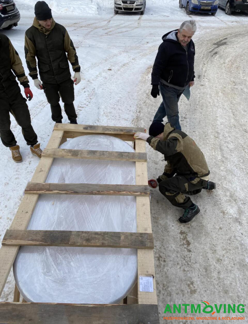 Podnoszenie kamiennej wanny