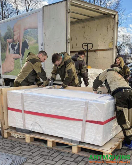 Podnoszenie kamiennej wanny