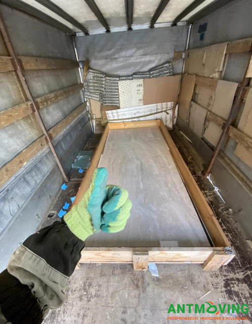 Prace w salonie kafelków