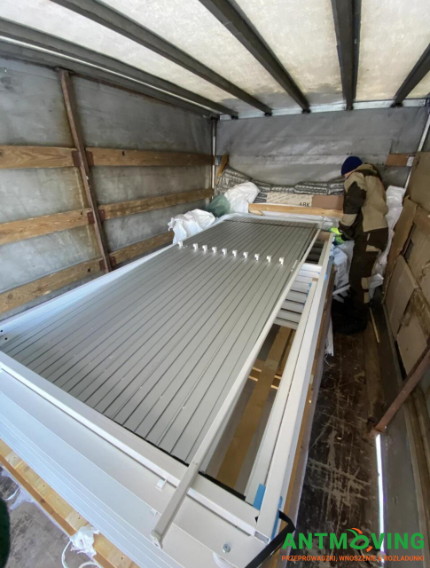 Prace w salonie kafelków