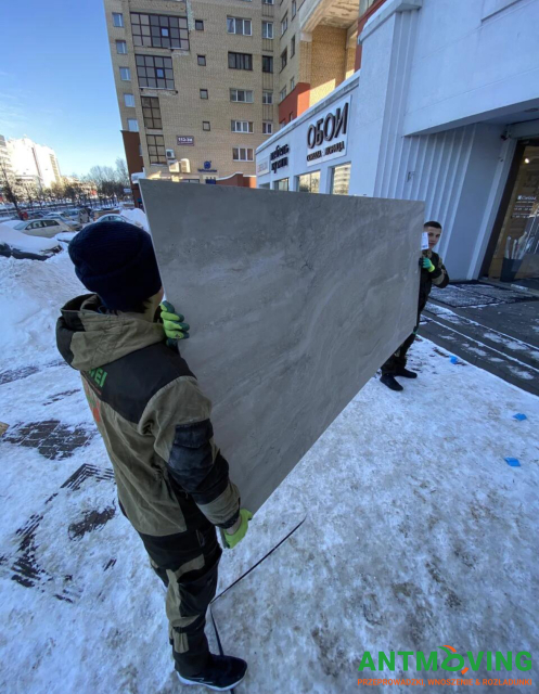 Prace w salonie kafelków