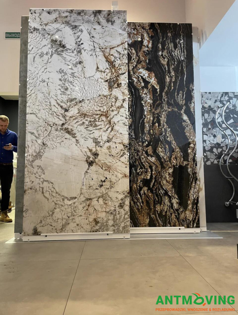 Prace w salonie kafelków