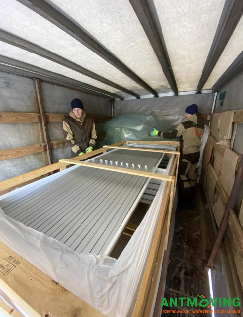 Prace w salonie kafelków