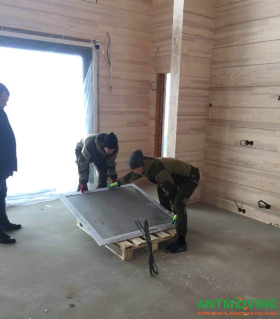 Podnoszenie płyt wielkoformatowych o wymiarach 2600/1200 mm