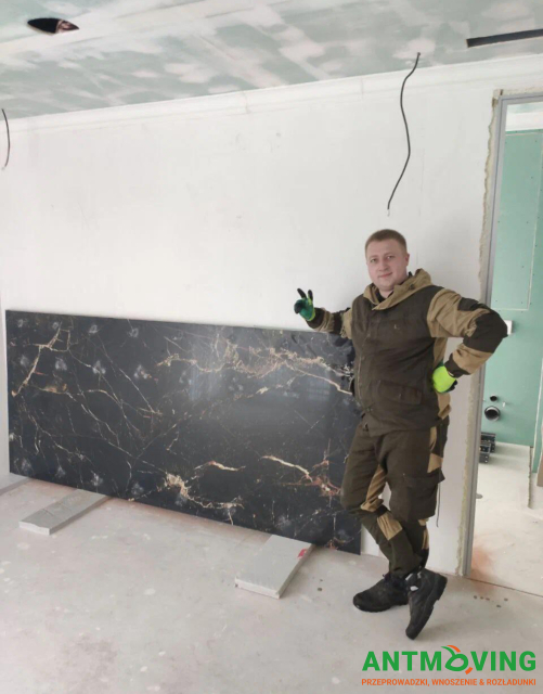 Podnoszenie płyt wielkoformatowych o wymiarach 2600/1200 mm