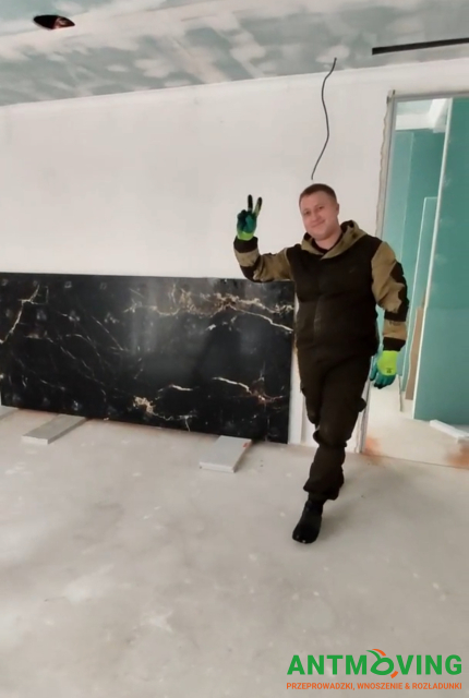 Podnoszenie płyt wielkoformatowych o wymiarach 2600/1200 mm