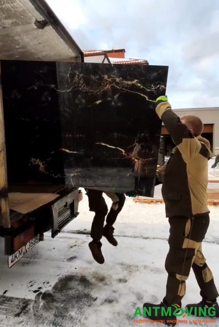 Podnoszenie płyt wielkoformatowych o wymiarach 2600/1200 mm