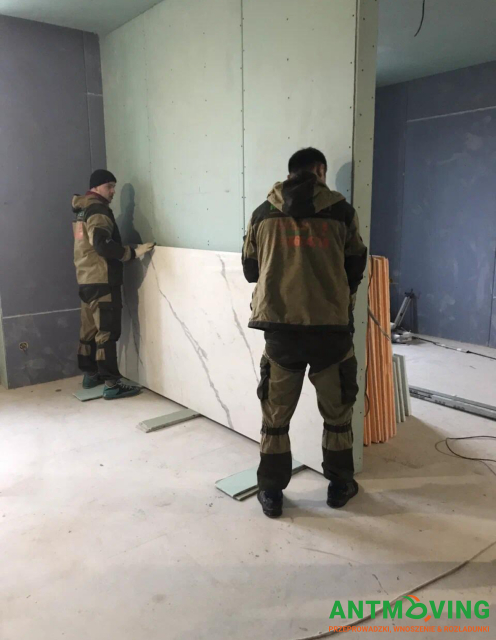 Podnoszenie płyt wielkoformatowych o wymiarach 2600/1200 mm