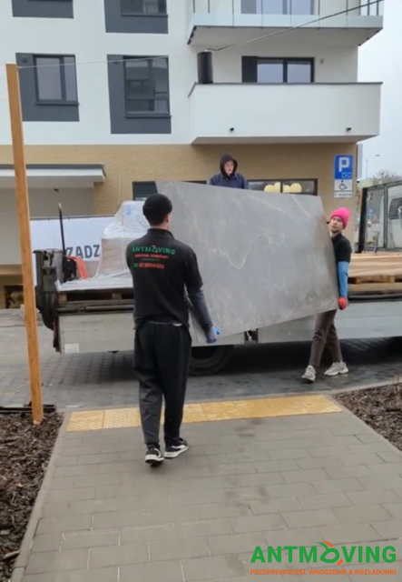 Podnoszenie płyt wielkoformatowych o wymiarach 2600/1200 mm