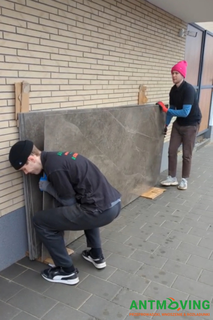 Podnoszenie płyt wielkoformatowych o wymiarach 2600/1200 mm