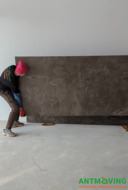 Podnoszenie płyt wielkoformatowych o wymiarach 2600/1200 mm