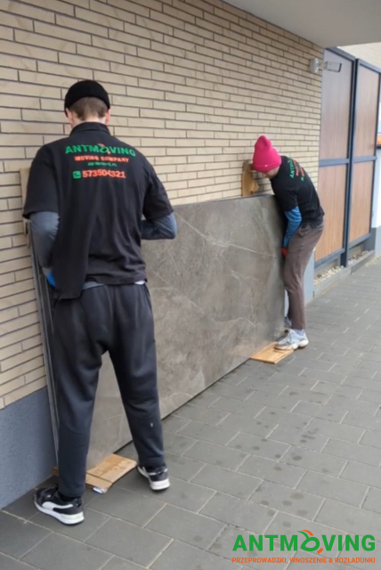 Podnoszenie płyt wielkoformatowych o wymiarach 2600/1200 mm