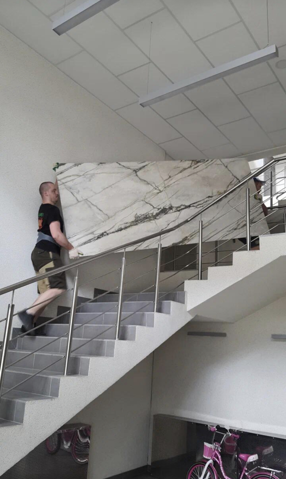 POTRZEBUJESZ WNIEŚĆ DO MIESZKANIA LUB DO DOMU PŁYTKI WIELKOFORMATOWE?