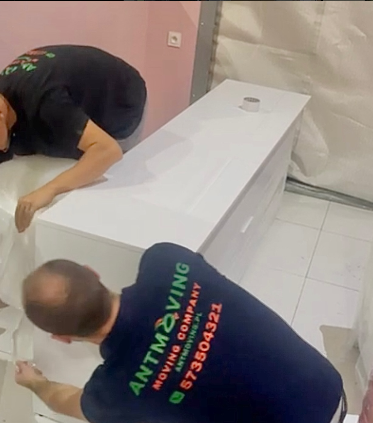 JAK TRANSPORTOWAĆ DUŻE MEBLE?