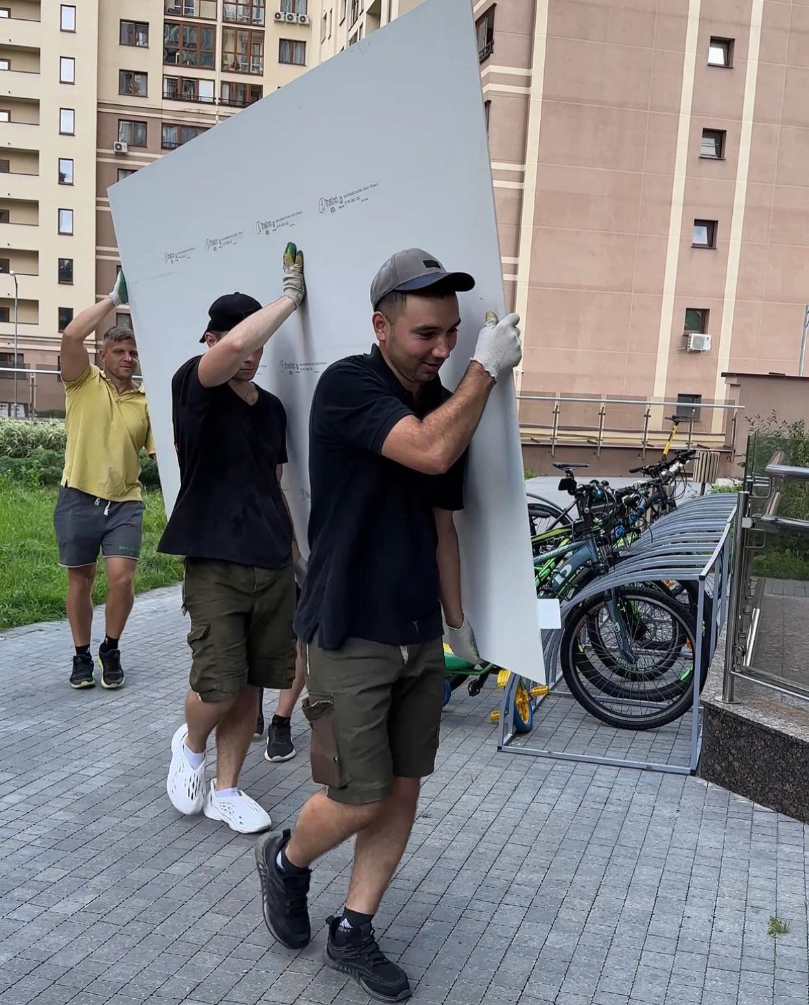 SZEŚĆ POWODÓW, DLA KTÓRYCH WARTO WYBRAĆ PŁYTKI WIELKOFORMATOWE