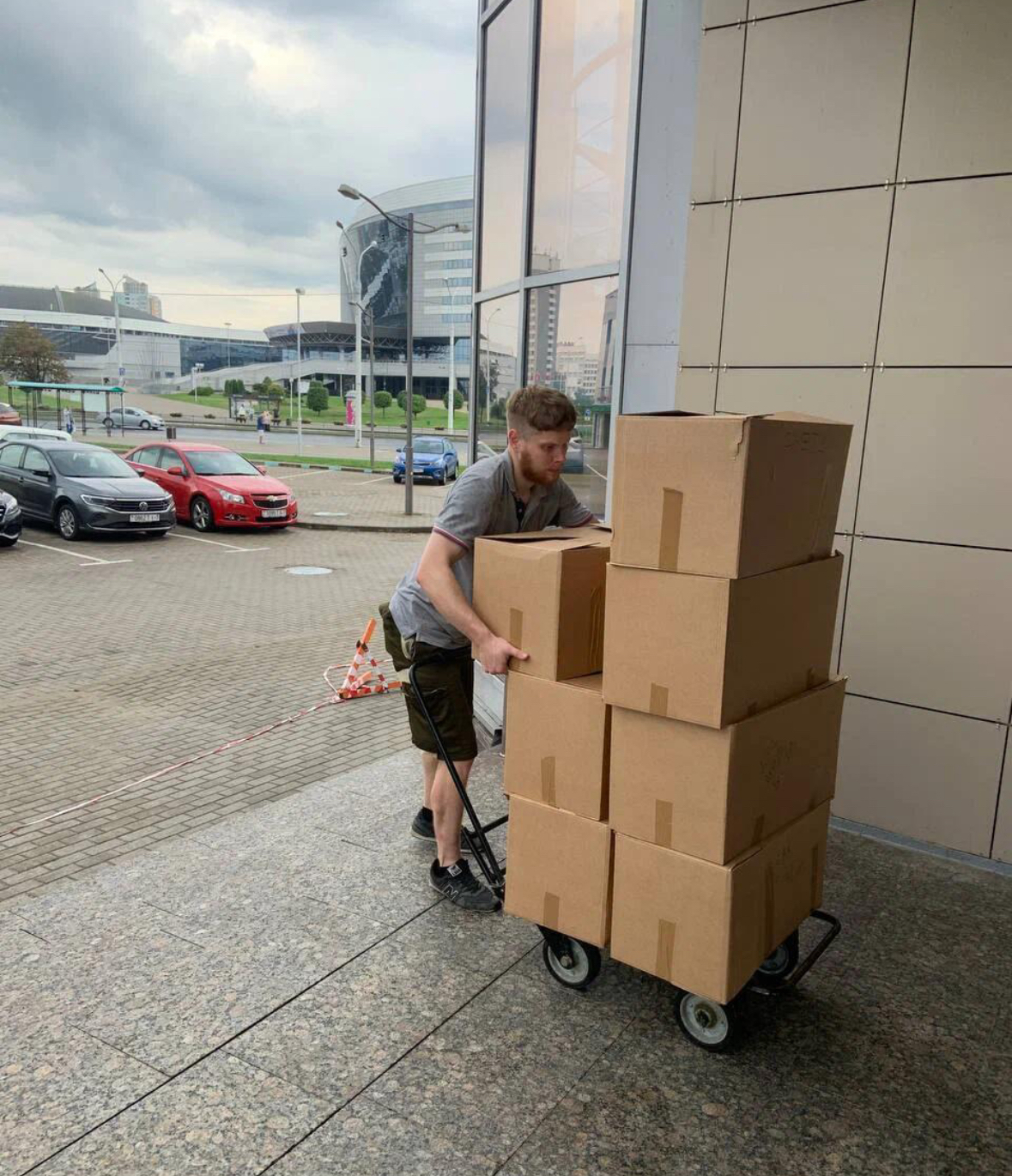 TRANSPORT I PAKOWANIE RZECZY PODCZAS PRZEPROWADZKI Z ANTMOVING