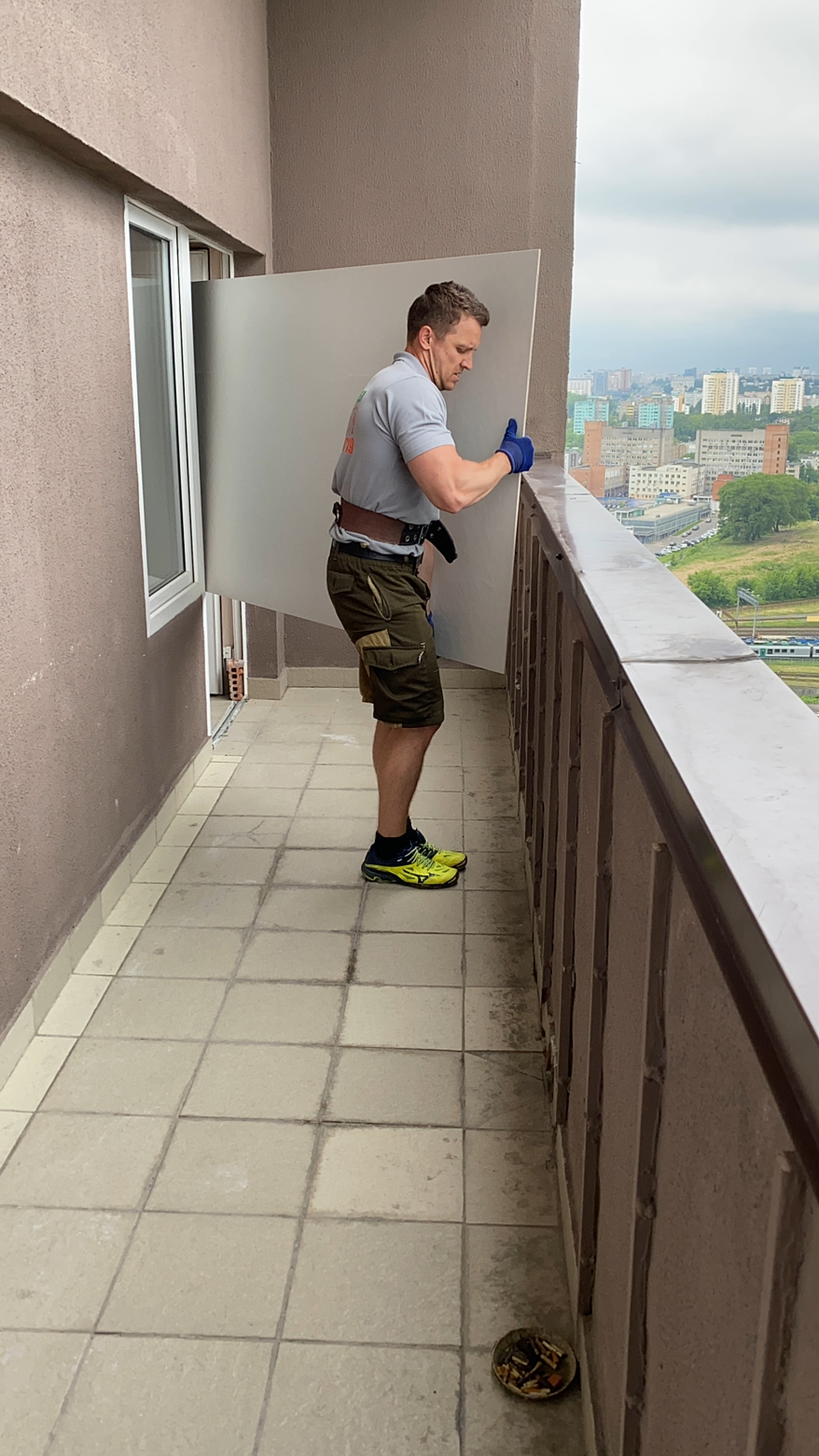 TRANSPORT I WNOSZENIE PŁYTEK WIELKOFORMATOWYCH? ZADZWOŃ DO ANTMOVING!